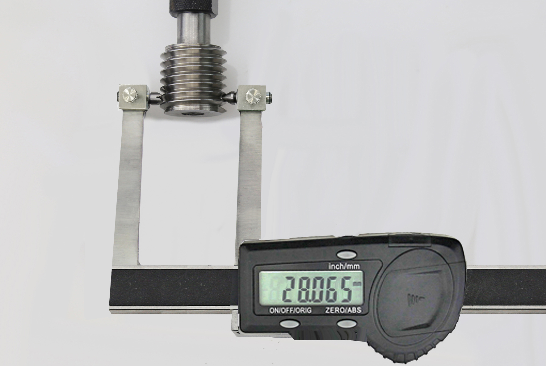 Anwendungsbeispiel Digital-Messgerät für Außenmessungen Anwendungsbeispiel Digital-Messgerät für Außenmessungen